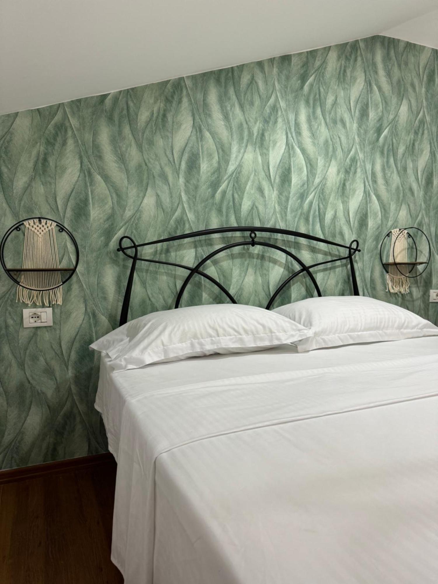 Guest House Himaj Берат Экстерьер фото