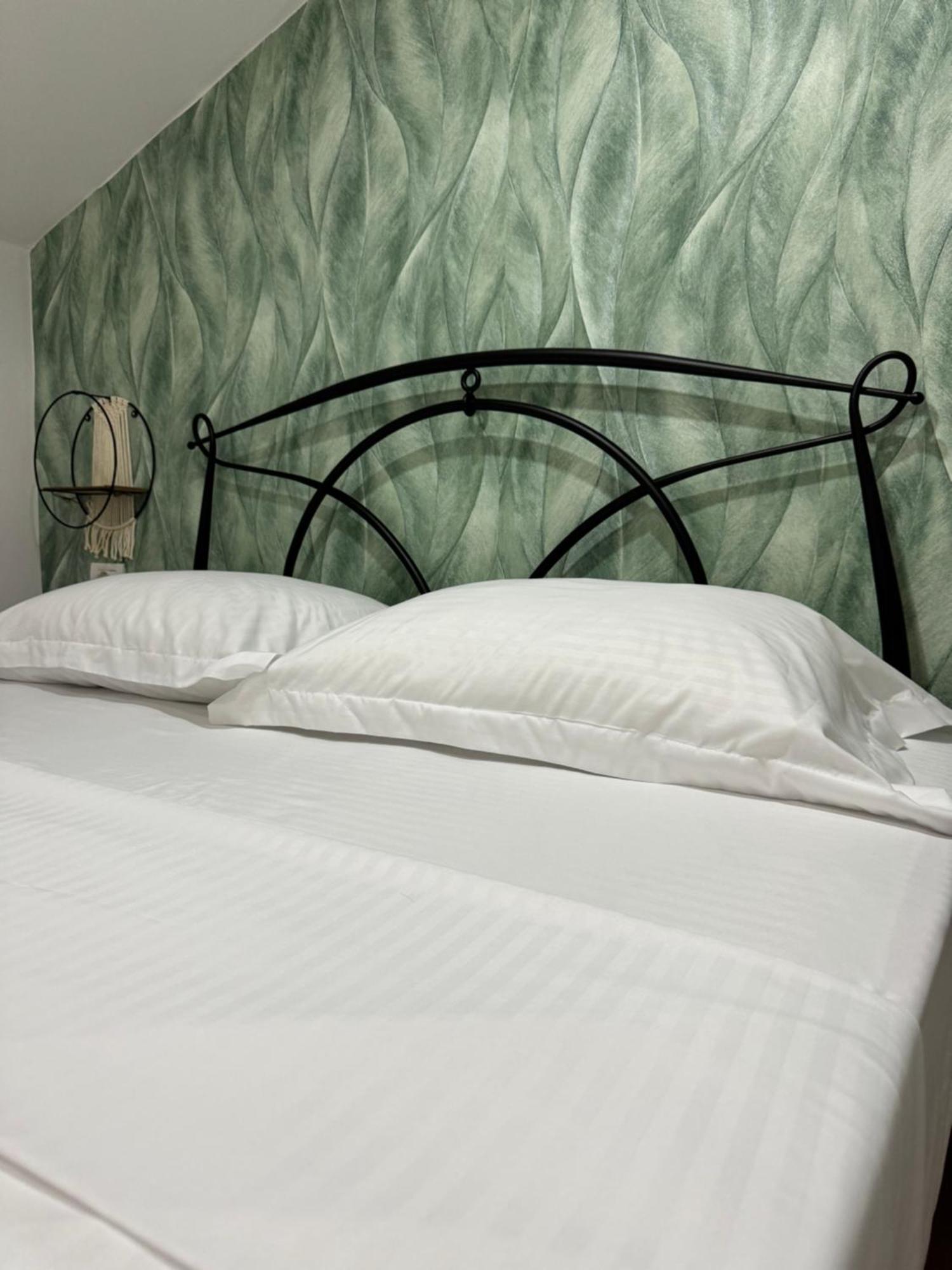 Guest House Himaj Берат Экстерьер фото